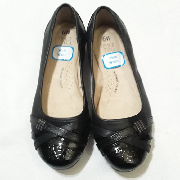 comfortable wide width flats